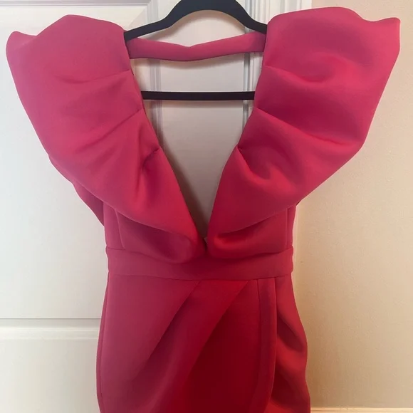 Pink low cut mini dress with puff shoulders - Picture 1 of 1